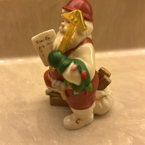 EUC Vintage Lenox Santa Figurine with Red and Gold Details - Picture 2 of 5